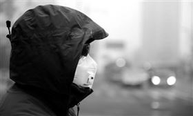 我國全面實(shí)施煤炭消費(fèi)控制，大力發(fā)展可再生資源11